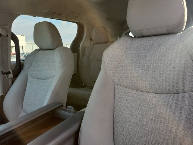 2022 Toyota Sienna LE