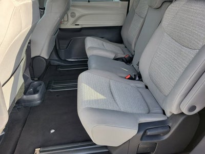 2022 Toyota Sienna LE
