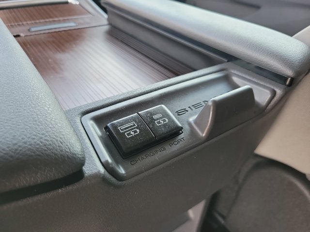 2022 Toyota Sienna LE