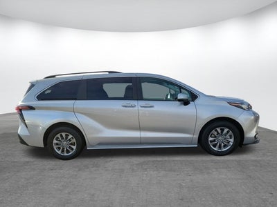 2022 Toyota Sienna LE