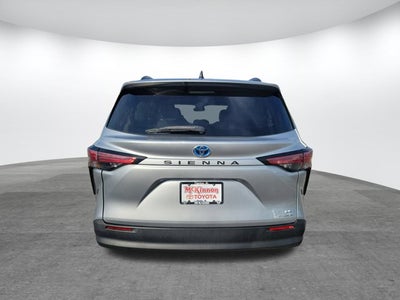 2022 Toyota Sienna LE