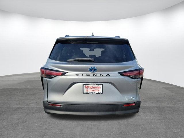 2022 Toyota Sienna LE