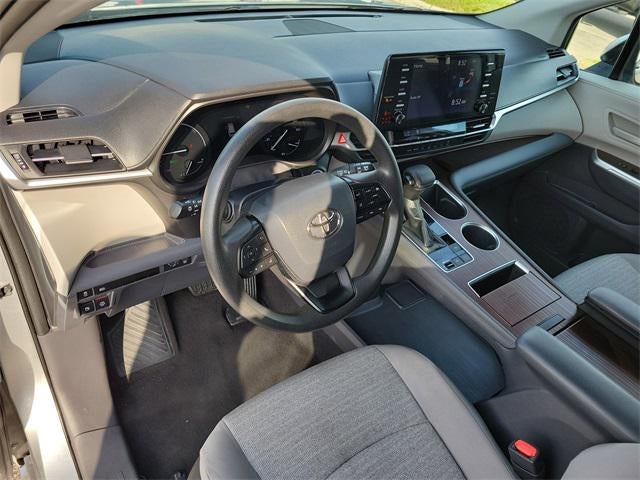 2022 Toyota Sienna LE