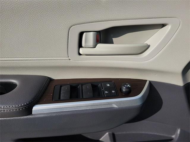 2022 Toyota Sienna LE