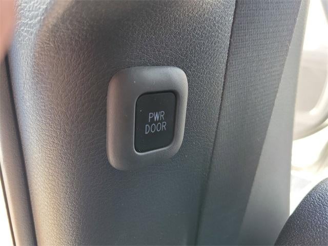 2022 Toyota Sienna LE