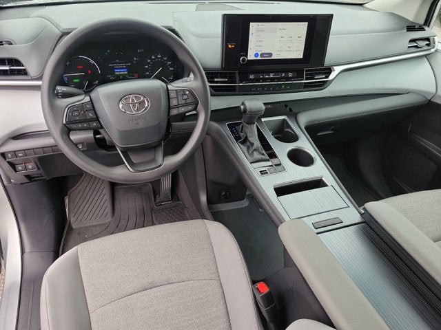2025 Toyota Sienna LE