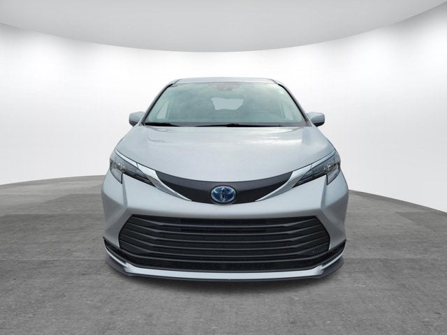 2025 Toyota Sienna LE