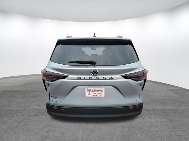 2025 Toyota Sienna LE