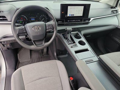 2025 Toyota Sienna LE