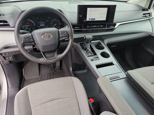 2025 Toyota Sienna LE