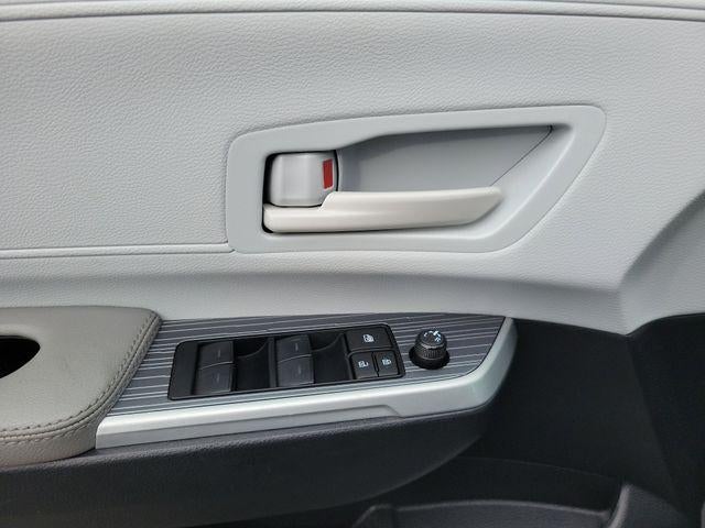 2025 Toyota Sienna LE