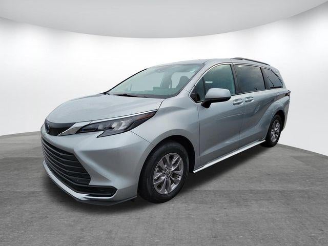 2025 Toyota Sienna LE