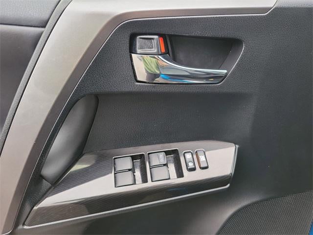 2018 Toyota RAV4 Hybrid SE