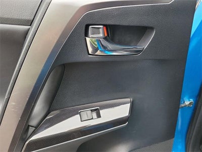 2018 Toyota RAV4 Hybrid SE