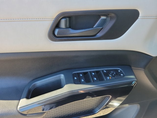 2023 Nissan Pathfinder SV