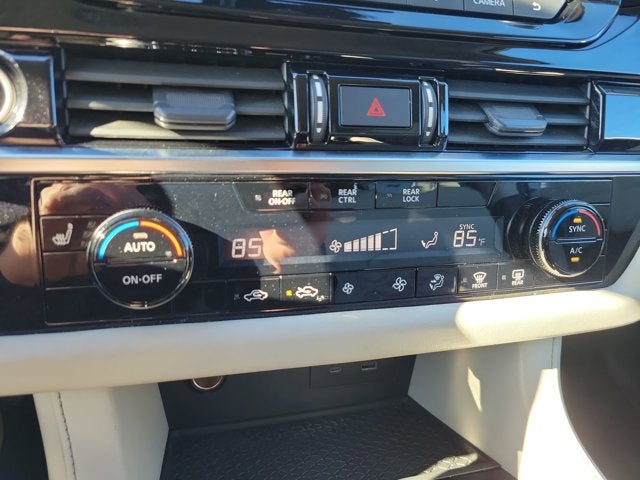 2023 Nissan Pathfinder SV