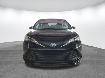 2025 Toyota Sienna LE