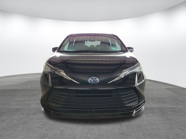 2025 Toyota Sienna LE