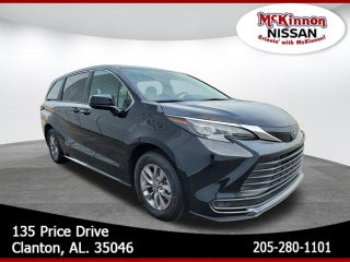 2025 Toyota Sienna LE