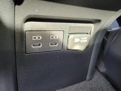 2025 Toyota Prius Plug-in Hybrid SE